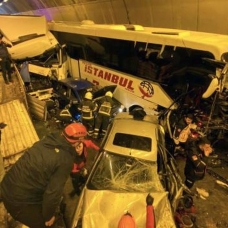 Bolu Dağı Tüneli'nde kaza! 18 araç birbirine girdi