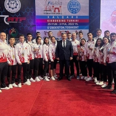 Milli kick boksçular, Özbekistan'da 12 madalya kazandı