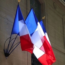 Fransa'da mahkeme imamın sınır dışı edilmesi kararını askıya aldı