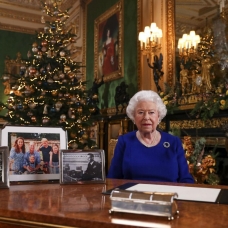 Kraliçe Elizabeth ulusa sesleniş konuşması yaptı
