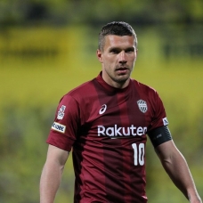 Koronavirüsü Lukas Podolski'yi de vurdu