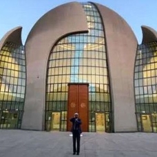 Almanya'nın Köln kentinde ilk kez hoparlörden akşam ezanı okundu