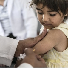 Anne babaları endişelendiren açıklama: Koronavirüs nedeniyle 117 milyondan fazla çocuğun aşısı ertelenebilir
