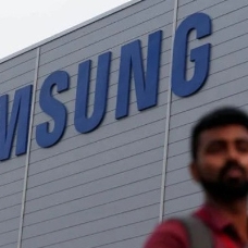 Samsung akıllı telefon üretimini yarı yarıya azalttı
