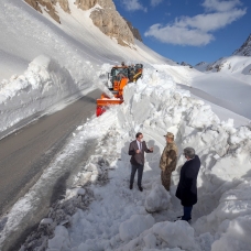 42 vatandaşımız hayatını kaybetmişti! Bahçesaray yolunda karla mücadele sürüyor