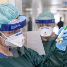 Almanya'da koronavirüsten hayatını kaybedenlerin sayısı 100'e yükseldi