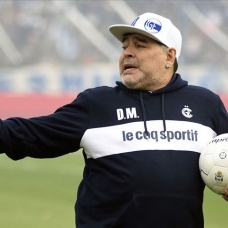 Maradona koronavirüs nedeniyle ara verilen futbolu çok özlediğini açıkladı