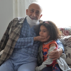 Nezaketiyle gönüllerde taht kuran Burhan amca, devletten yardım bekliyor