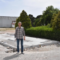 İzmir Büyükşehir Belediyesi, Zeki Müren'in şarkı bestelediği yere tuvalet inşa etti