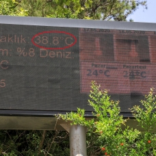 Antalya'da son 75 yılın en sıcak günü