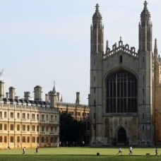 Cambridge Üniversitesi, 2021'de tüm dersleri internetten verecek