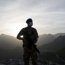 Kato Dağı'nda görev yapan askere moral ziyareti