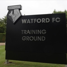 Watford'da bir futbolcunun Kovid-19 testi pozitif çıktı