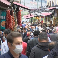 Eminönü'nde bayram öncesi alışveriş yoğunluğu