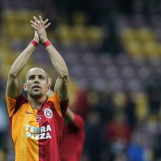 Galatasaraylı futbolcu Feghouli üçüncü kez baba oldu