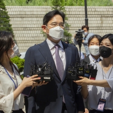 Samsung'un varisi Lee Jae-yong hakim karşısında