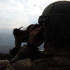 PKK/YPG'li 2 terörist güvenlik güçlerine teslim oldu