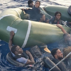İzmir'de geri itilen 50 sığınmacı kurtarıldı 