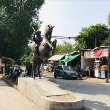 Pakistan'da Ertuğrul Gazi heykeli dikildi 