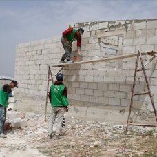 İHH İdlib'de 120 bin sığınmacıya sıcak yuva için çalışıyor