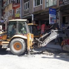Bakırköy'de bir işçinin kafasına kepçe düştü