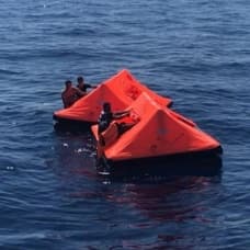 İzmir'de Türk kara sularına bırakılan 41 sığınmacı kurtarıldı