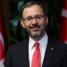 Bakan Kasapoğlu, Bursaspor'un yeni başkanı Erkan Kamat'ı tebrik etti