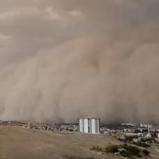 Ankara'da korkutan görüntü! Kum fırtınası gökyüzünü kapladı
