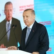 Başkan Erdoğan, Demokrasi ve Özgürlükler Adası'nda düzenlenen TOBB ETÜ Hukuk Fakültesi'nin mezuniyet töreninde konuştu