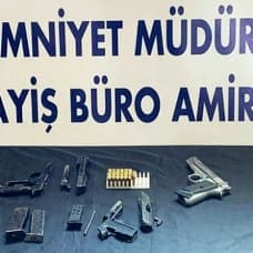 Bitlis'te kapı çerçevesine gizlenmiş tabanca parçaları bulundu