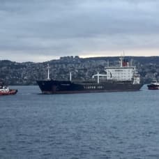 İstanbul Boğazı'nda korkutan anlar: Arıza yapan tanker kıyıya sürüklendi