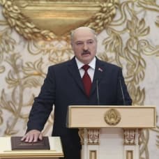 Lukaşenko, yemin töreninde gözdağı verdi! T-160'larla meydan okudu