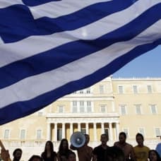 Yunanistan'da Müslümanlar Derneğine çirkin saldırı!