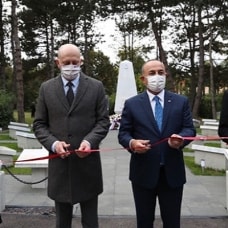 Bakan Çavuşoğlu, Bratislava Türk Şehitliği ve Anıtı'nın açılışını yaptı