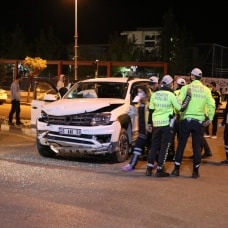 Manisa'da pikap ile hafif ticari araç çarpıştı: 7 yaralı