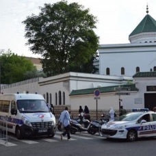 Fransa'da camiye ölüm tehditli mesaj bırakıldı