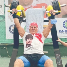 71 yaşındaki Türk sporcu rekorlar kitabında