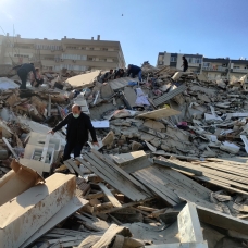 İzmir'deki depremde can kaybı artıyor