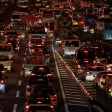 İstanbul'da sokağa çıkma kısıtlaması öncesi trafikte yoğunluk yaşanıyor