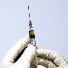 Çin bir Kovid-19 aşısına daha yaygın kullanım onayı verdi