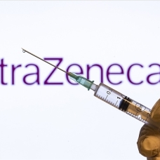 İtalya'da Astrazeneca aşısının 65 yaş üstüne kullanılması için izin verildi