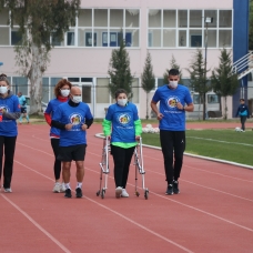Kanseri yenen Ceylin yardım için maratonda