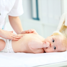 Bebekteki göbek fıtığı doku hasarı yapabilir