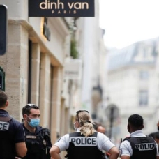 Paris'te kuyumcu soygunu: 2 milyon euroluk mücevher çalındı