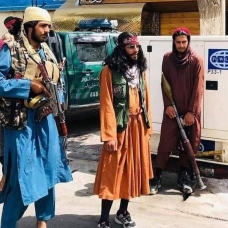 Eski kıyafetlerini çıkardılar! İşte Taliban'ın askeri kamuflajı