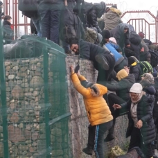 Belarus-Polonya sınırında binlerce göçmen çaresizce bekliyor