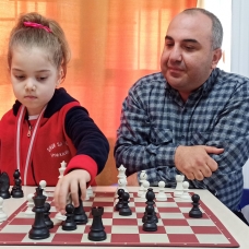 Markette görüp başladı, 6 ayda satranç şampiyon oldu