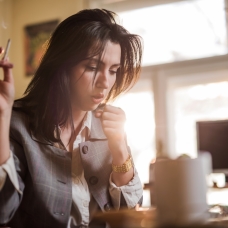 Sigara içenlerde 'erken menopoz' riski