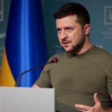 Zelenskiy: Rusya Ukrayna'nın doğusunda saldırılara başladı