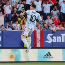 Hazırlık maçında Estonya'yı 5-0 yenen Arjantin'in golleri Messi'den geldi